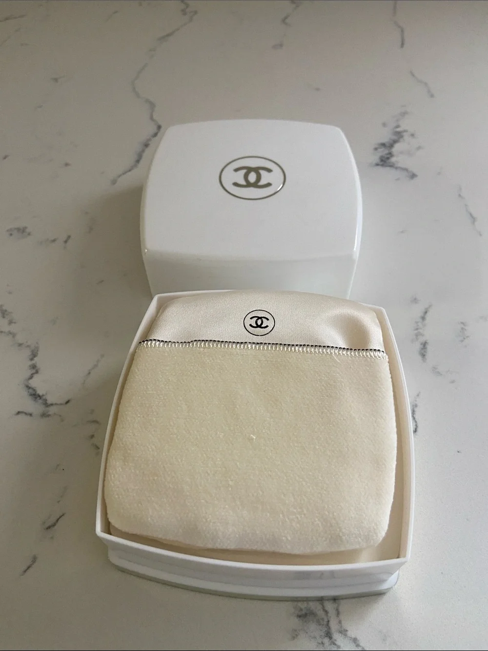 Vintage Chanel No 5 Luxury Bath Powder 2 oz Unopened w Puff
